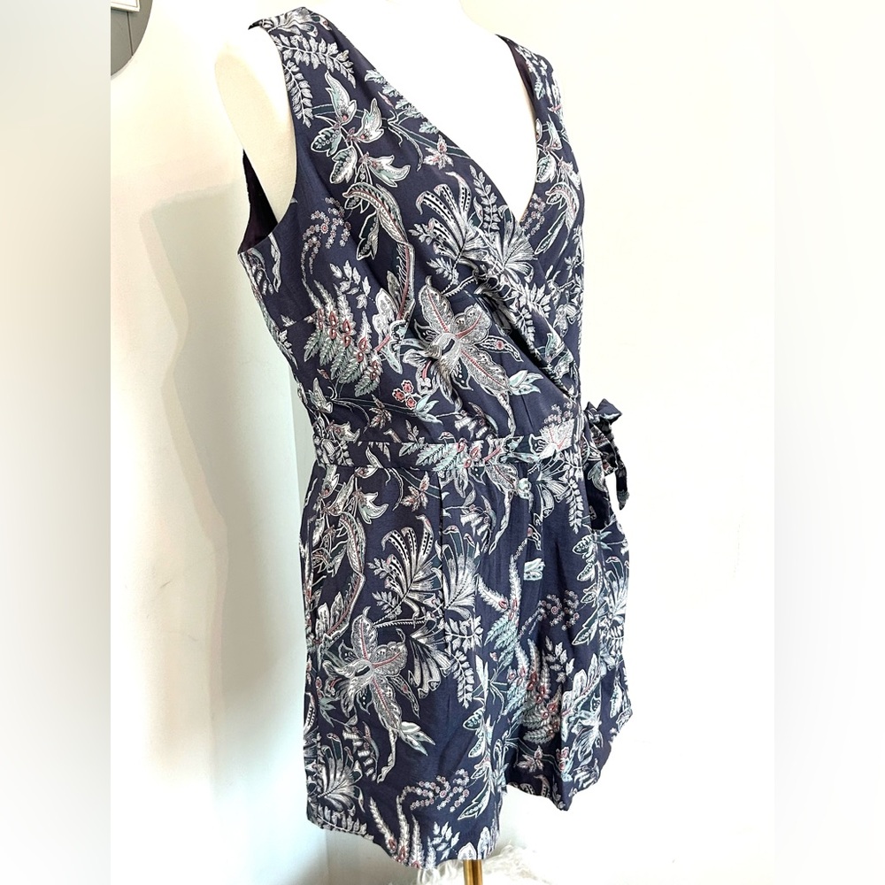Loft Floral Romper Crossover V-Neck Sleeveless Versatile Waist Tie Size 8